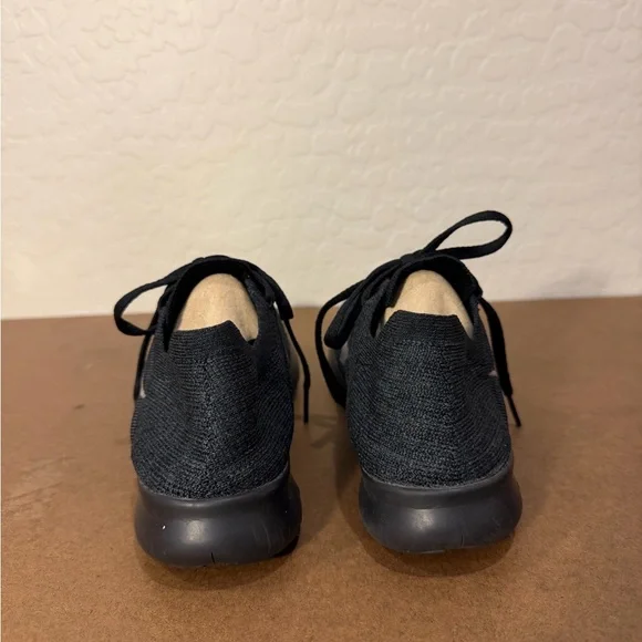 Nike Black Flyknit Shoes - Picture 5 of 6